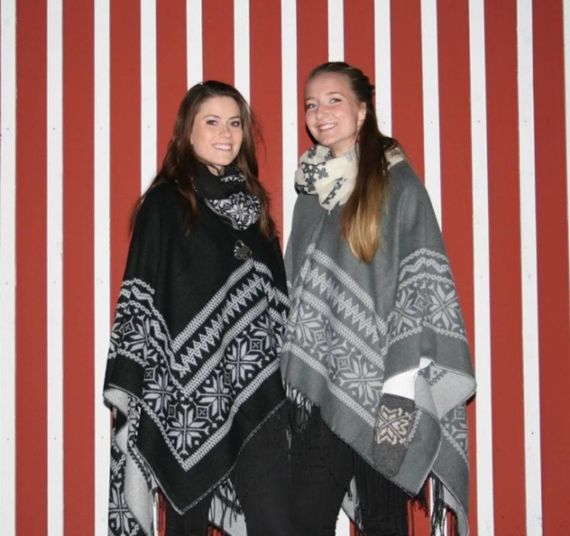 Poncho, Stjernemønster, sort