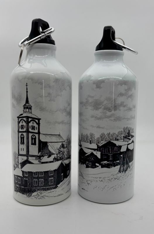Vannflaske, hvit med sort Røros-trykk, metall 0,5 liter